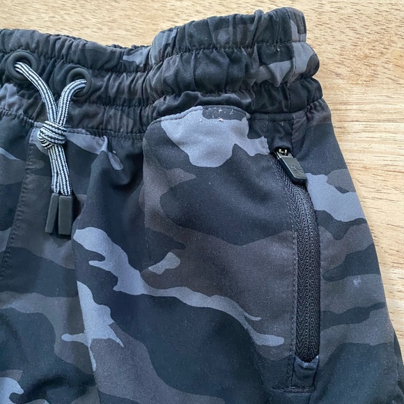 Athleta Girl Sz 7 All Play 3” Camo‎ Shorts - Picture 10 of 16